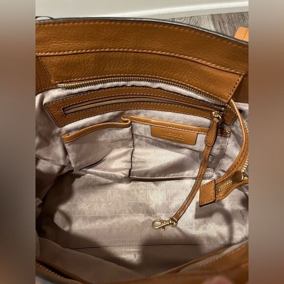 Michael Kors Large East West MAE Tote in Acorn - Picture 11 of 12